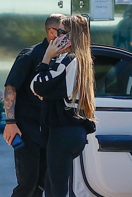 KHLOE KARDASHIAN Arrives at a Studio in Los Angeles 09/29/2022