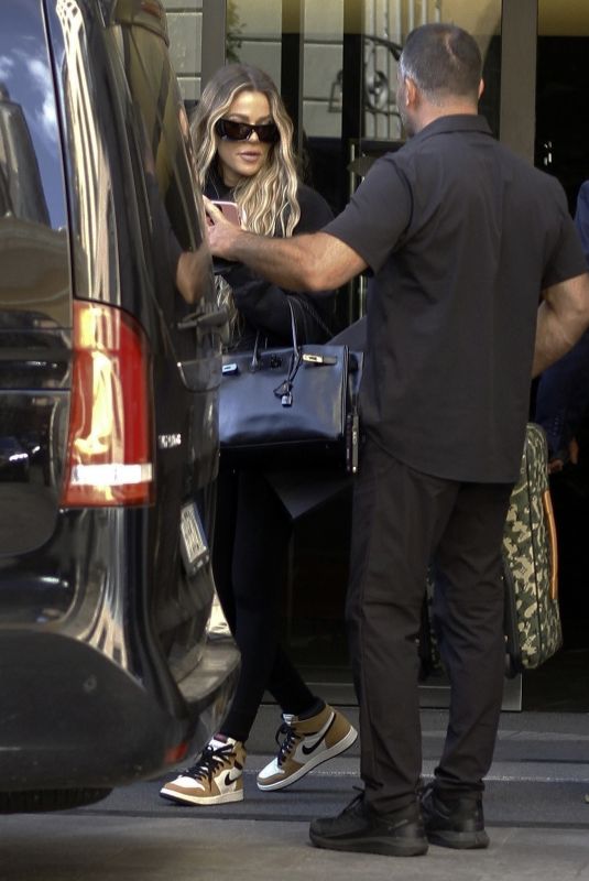 KHLOE KARDASHIAN Night Out at Fashion Week in Milan 09/26/2022