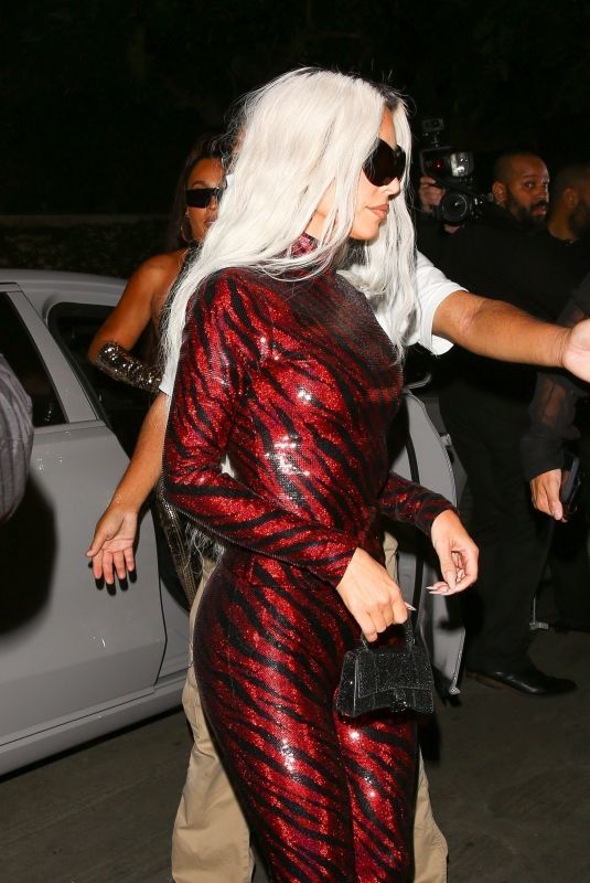 KIM and KHLOE KARDASHIAN Leaves Beyonce