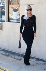 KIM KARDASHIAN and Her Photographer at a Gas Station in Woodland Hills 08/31/2022