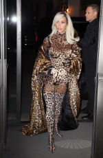 KIM KARDASHIAN Out for Dinner in Milan 09/25/2022