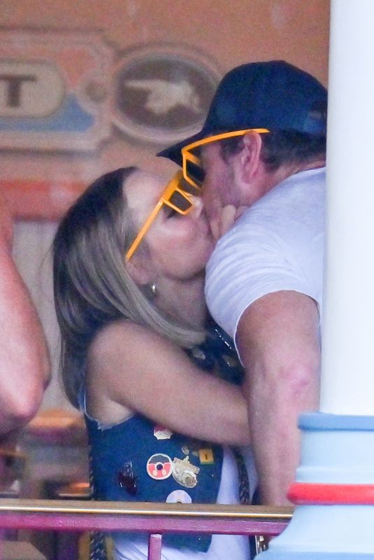 KRISTEN BELL and Dax Sheppard Out at Disneyland 09/09/2022