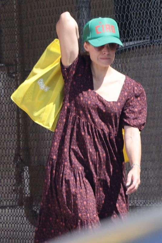 KRISTEN BELL Out Shopping in Los Angeles 09/02/2022