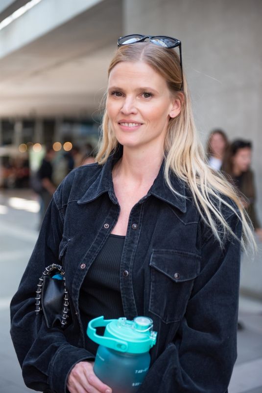 LARA STONE Arrives at Missoni Fashion Show in Milan 09/23/2022