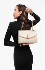 LILY COLLINS for Panthere de Cartier Chain Bags, 2022