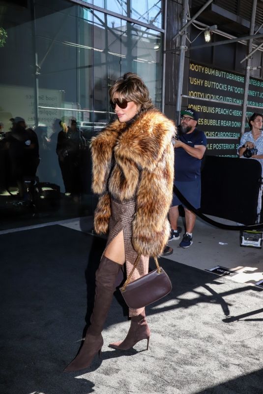 LISA RINNA Leaves Michael Kors Fashion Show in New York 09/14/2022