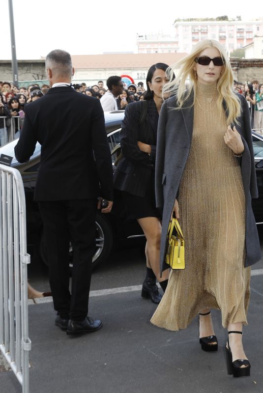 LORDE Arrives at Prada Fashion Show in Milan 09/22/2022