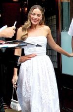 MARGOT ROBBIE Arrives at Amsterdam Premiere in New York 09/18/2022