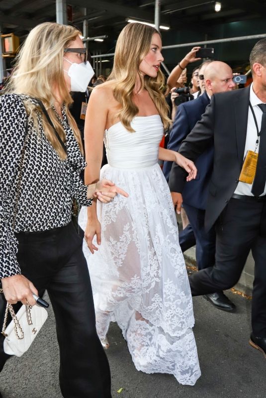 MARGOT ROBBIE Arrives at Amsterdam Premiere in New York 09/18/2022