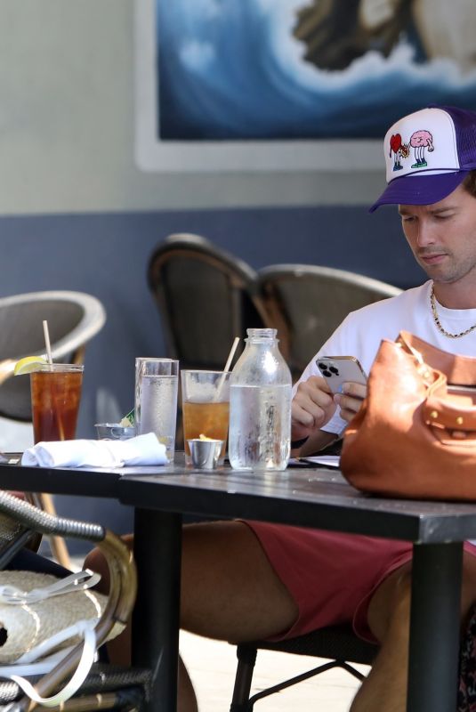 MARIA SHRIVER and CHRISTINA SCHWARZENEGGER Out for Lunch in Santa Monica 09/16/2022