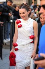 MAUDE APATOW Arrives at Loewe Show at Paris Fashion Week 09/30/2022
