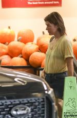 MILLA JOVOVICH Shopping for Groceries at Whole Foods in Beverly Hills 09/20/2022
