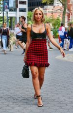 MODEL ROZ Arrives at Monse Fashion Show at NYFW in New York 09/08/2022