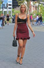 MODEL ROZ Arrives at Monse Fashion Show at NYFW in New York 09/08/2022