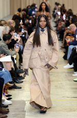 NAOMI CAMBEL Walks Runway at Burberry Show at London Fashion Week 09/26/2022