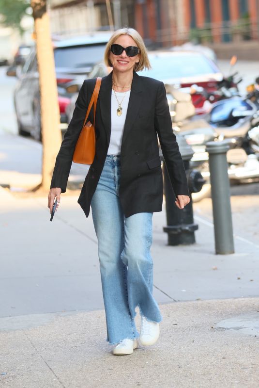 NAOMI WATTS Arrives at Her Apartment in New York 09/16/2022