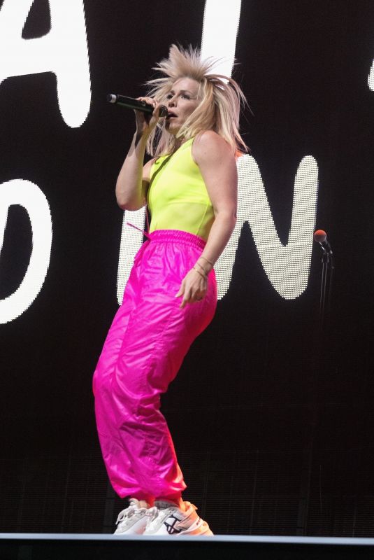 NATASHA BEDINGFIELD Opens for Lewis Capaldi at 02 Arena in London 09/01/2022