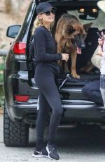 NICOLE RICHIE Out Hiking with Her Friends and Dogs in Los Angeles 09/17/2022