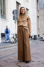 OLIVIA PALERMO Arrives at Max Mara Fashion Show in Milan 09/22/2022