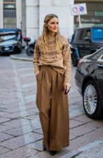 OLIVIA PALERMO Arrives at Max Mara Fashion Show in Milan 09/22/2022