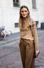 OLIVIA PALERMO Arrives at Max Mara Fashion Show in Milan 09/22/2022
