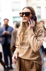 OLIVIA PALERMO Arrives at Max Mara Fashion Show in Milan 09/22/2022
