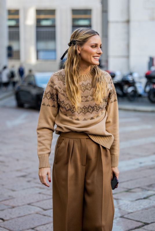 OLIVIA PALERMO Arrives at Max Mara Fashion Show in Milan 09/22/2022