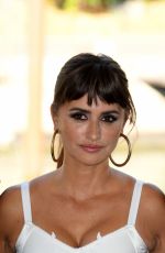 PENELOPE CRUZ Arrives at En Los Margenes Photocall at Venice Film Festival 09/06/2022