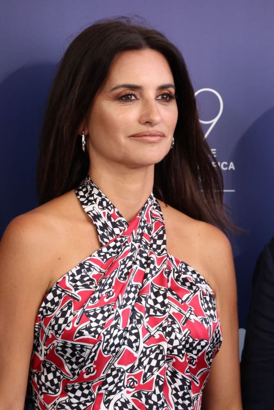 PENELOPE CRUZ at L’Immensita Photocall at 2022 Venice International Film Festival 09/04/2022