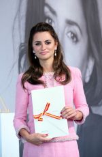 PENELOPE CRUZ Receives National Cinematography Award at 70th San Sebastian Film Festival 09/17/2022