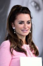 PENELOPE CRUZ Receives National Cinematography Award at 70th San Sebastian Film Festival 09/17/2022