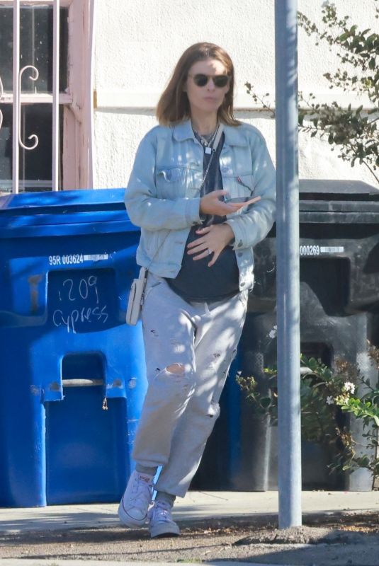 Pregnant KATE MARA Out in Los Angeles 09/19/2022