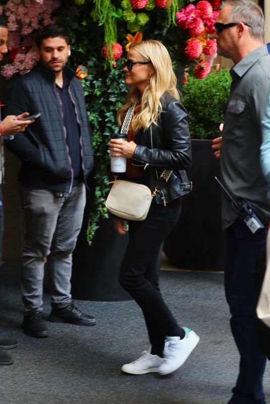REESE WITHERSPOON Arrives at Morning Show at Four Seasons Hotel in New York 09/27/2022