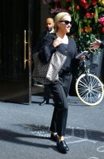 REESE WITHERSPOON Leaves Her Hotel in New York 09/28/2022