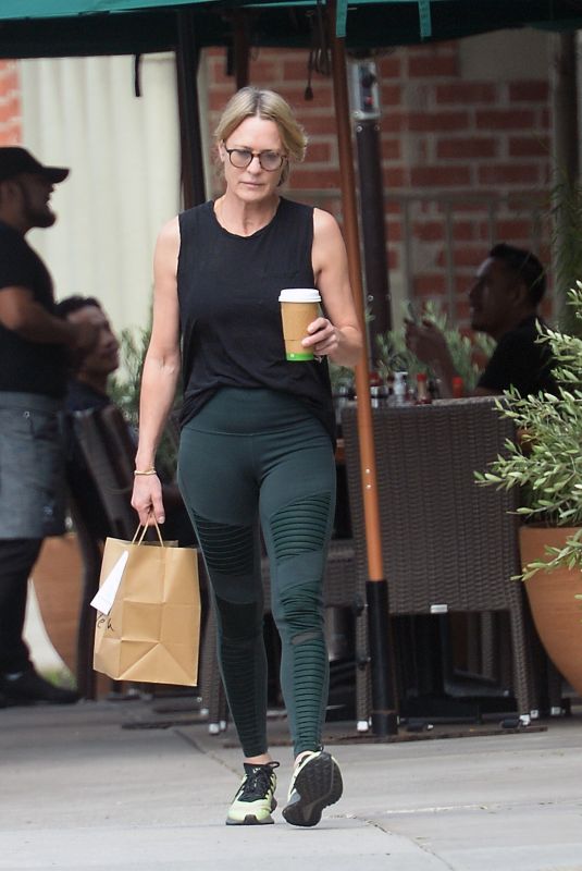 ROBIN WRIGHT Out and About in Los Angeles 08/30/2022
