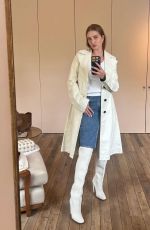 ROSIE HUNTINGTON-WHITELEY - Instagram Photos 09/26/2022
