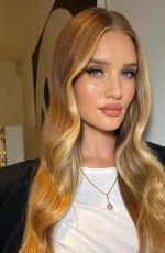ROSIE HUNTINGTON-WHITELEY - Instagram Photos 09/26/2022