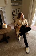ROSIE HUNTINGTON-WHITELEY - Instagram Photos 09/26/2022