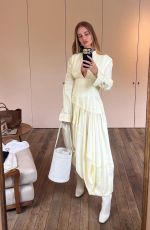 ROSIE HUNTINGTON-WHITELEY - Instagram Photos 09/26/2022