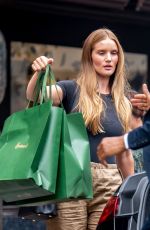 ROSIE HUNTINGTON-WHITELEY Shopping at Harrods in London 09/03/2022