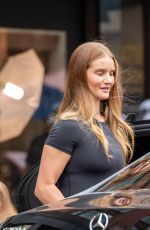ROSIE HUNTINGTON-WHITELEY Shopping at Harrods in London 09/03/2022