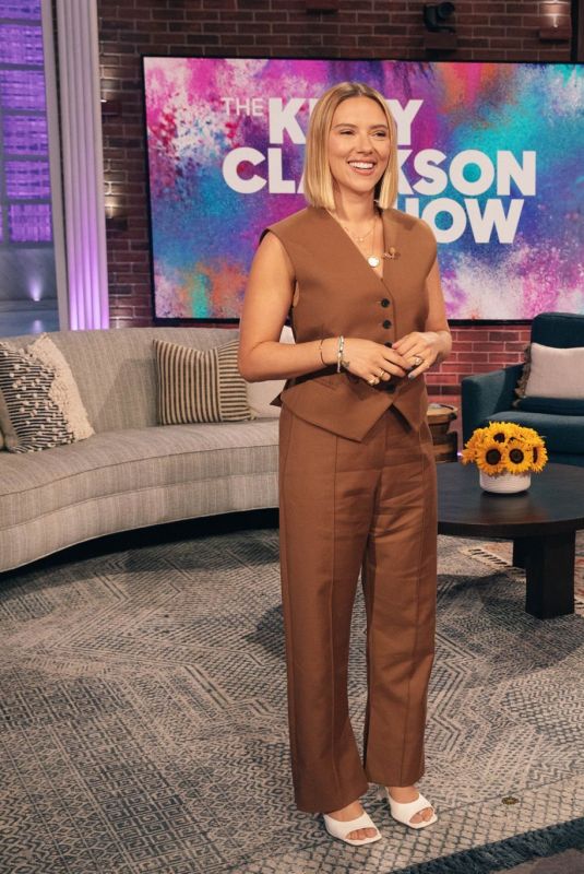 SCARLETT JOHANSSON at Kelly Clarkson Show 09/22/2022