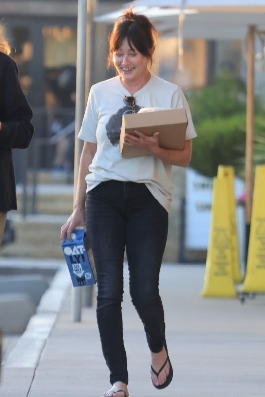 SHANNEN DOHERTY Out Shopping at Vintage Market in Malibu 09/15/2022