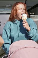 TAMMY HAMBROW Out at Burleigh Festival 09/17/2022