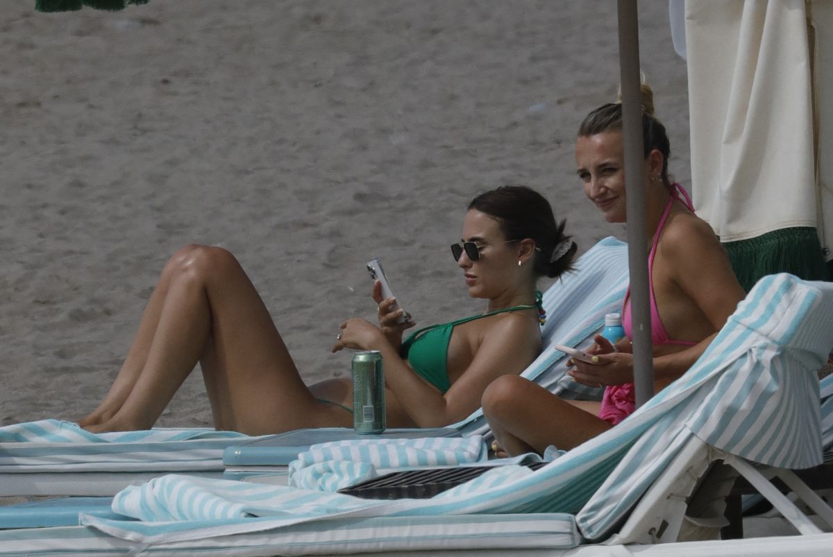 TIFFANY and LUCY WATSON at Beach in Barcelona 09/01/2022.