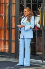VANESSA WILLIAMS Leaves a Hotel in New York 09/12/2022