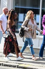 VANESSA WILLIAMS Out for Brunch with Friends in Chelsea 09/05/2022