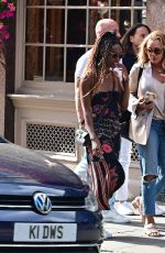 VANESSA WILLIAMS Out for Brunch with Friends in Chelsea 09/05/2022