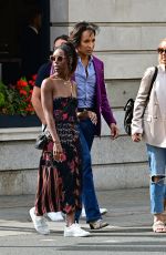 VANESSA WILLIAMS Out for Brunch with Friends in Chelsea 09/05/2022