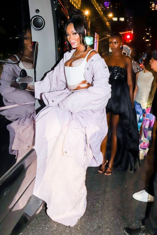 WINNIE HARLOW Leaves Harper